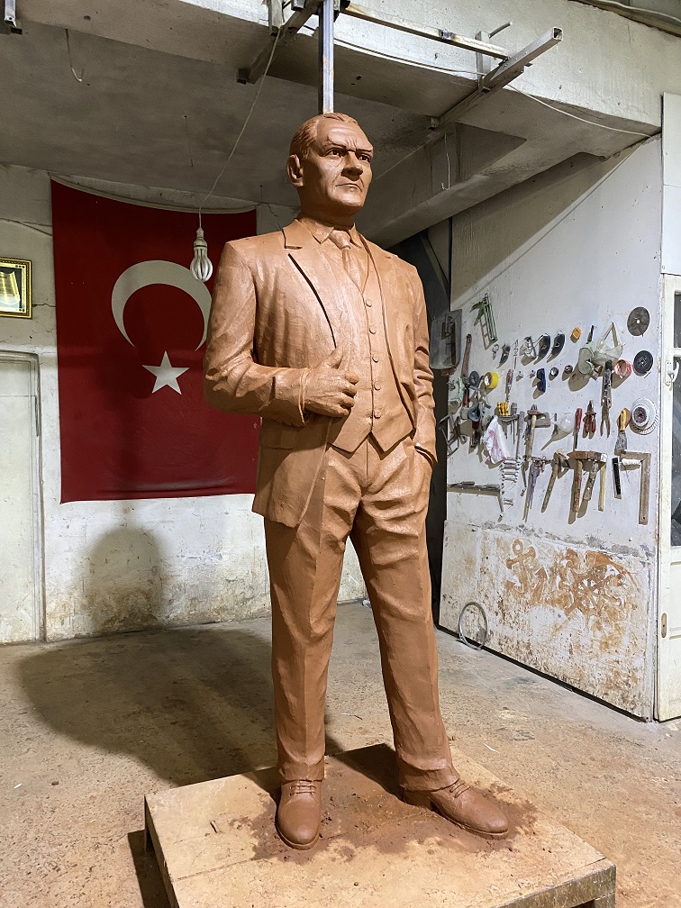 Atatürk Heykeli Boydan