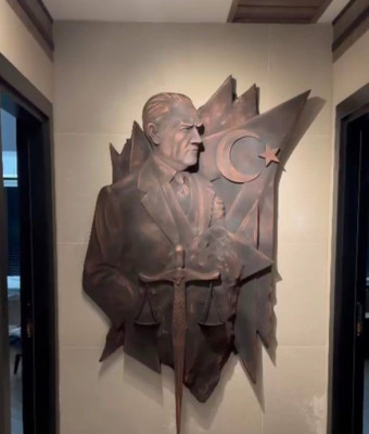 Atatürk Duvar Heykeli